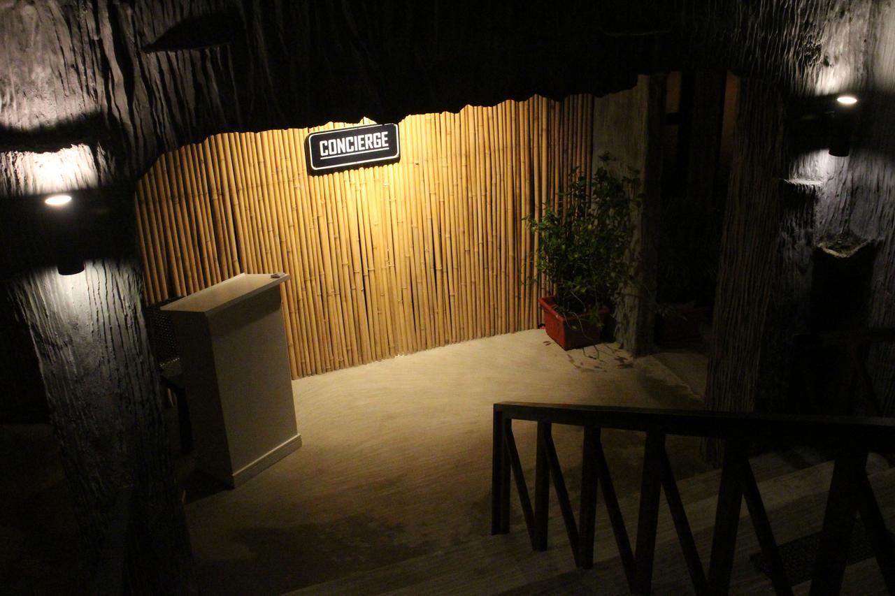 Hotel The Cavern Pod & Specialty Cafe El Nido