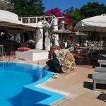 Gorgona (Adults Only)
