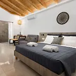 L & C Boutique Apartments