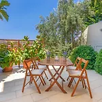 Couple'S Getaway , Modern Amenities & Sophisticated Style