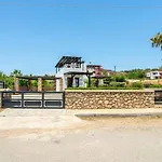Smaragdi Beachfront Villa