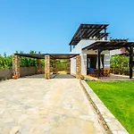 Smaragdi Beachfront Villa