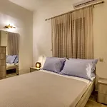 Villa Crypty