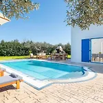 Blue Moon Villa