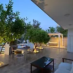 Theros Luxury Apartment