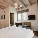 Myrovolos Luxury Suites