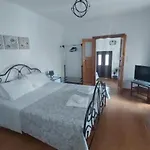 Nikita'S Cozy House! The Old Town Experience!