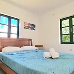 Elegant Traditional Suites & Apartment