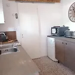 Cozy Studio Apartment In A Quiet Neighborhood