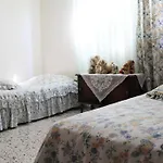 Flora'S Traditional Family House
