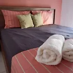 Quiet Apartment With Easy Access To Attractions.