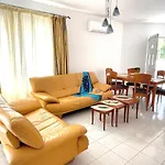 Chrisa'S House