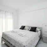 Viviane Paulos Villa