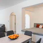 Kastrena House