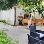 Modern House With Courtyard Nearby The Old Town