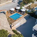 Yianna Apartments