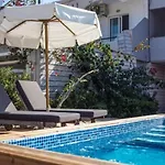 Yianna Apartments