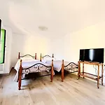 Piccolo Modern Suites Old Town