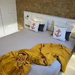 2-Luxury Jacuzzi White Suite By The Sea