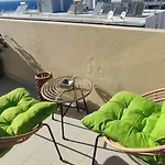 2-Luxury Jacuzzi White Suite By The Sea