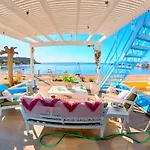 Beach Shack Studio S&L