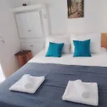 Town House With Rooftop Jacuzzi