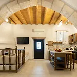 Mareo Traditional Retreat