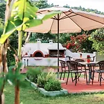 Greek Style Apartment With Jaquzzi & Barbeque