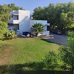 Loukas Beach Rooms