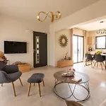 Dioni Pool House