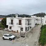 Gina'S Village House