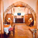 Villa Patitiri Traditional House With Hot Tub