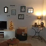 Charming Garden Apartment