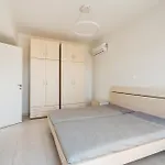 Lazarus Villa Glistra