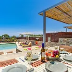 Villa Chloe Seastone By Villa Plus
