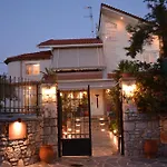 Athina'S Villa With Heated Pool