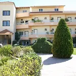 Lyristis Dinos Studios & Apartments