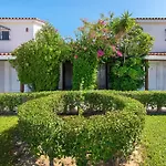 Elefteria Apts & Suites