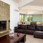 Villa Zafira - Seaview Manor With Heated Pool