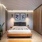 400 Steps Apartment