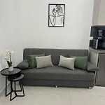 Cozy City Center Apartment