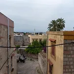 Anna'S House