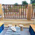 Anna'S House