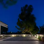 Shady Tree Villa