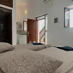 Isola Studio 1