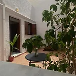 Isola Studio 1