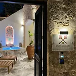 Vetus Vicinato Luxury Homes