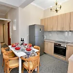 Elli'S Private House