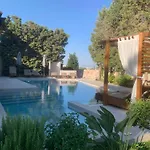 3 Roses Residence