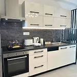 Nice N Cosy Apartment II